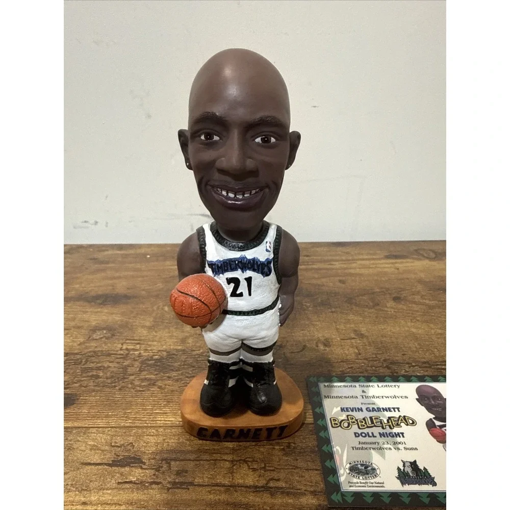 Minnesota Timberwolves Kevin Garnett 2001 Bobblehead Doll Night with Card
